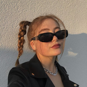 BLACK GLASSES